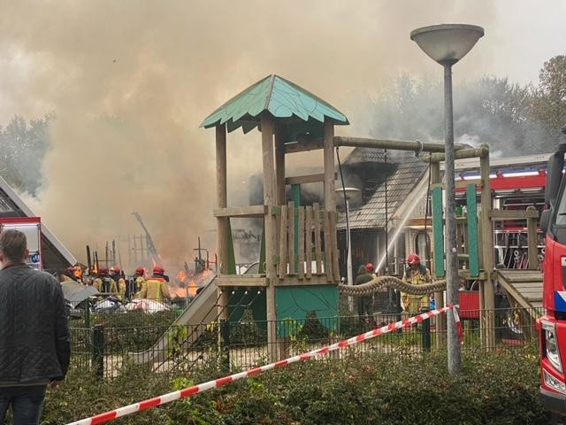 Grote brand op woonwagenkamp aan Brestlaan in Eindhoven